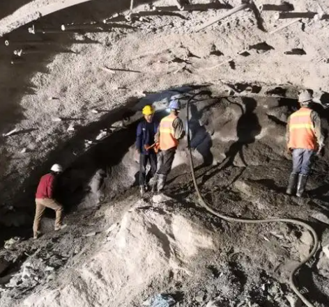 工农拱顶带模注浆料的施工流程及注意事项